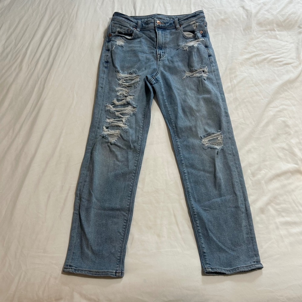 American Eagle Mom Jeans Light Wash Distressed Blue Denim High Rise Size 4 Reg